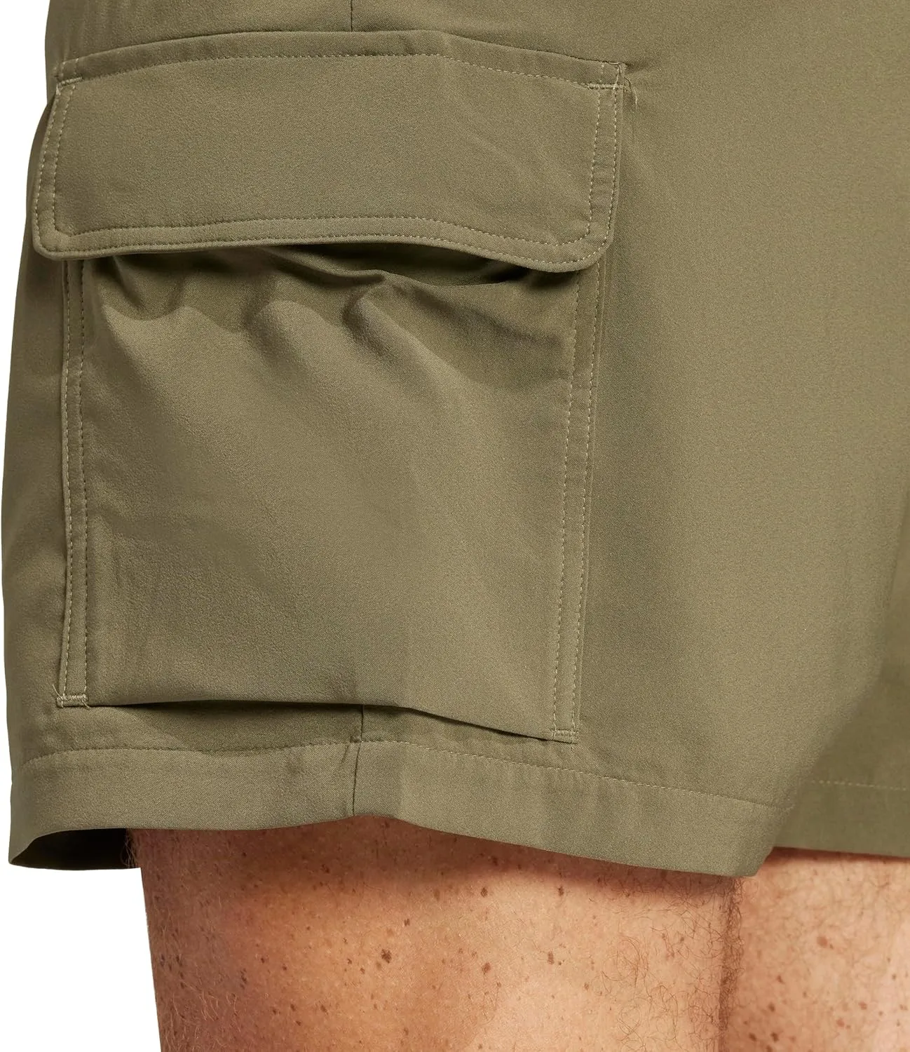 adidas Men's Essentials Small Logo Cargo Chelsea Shorts